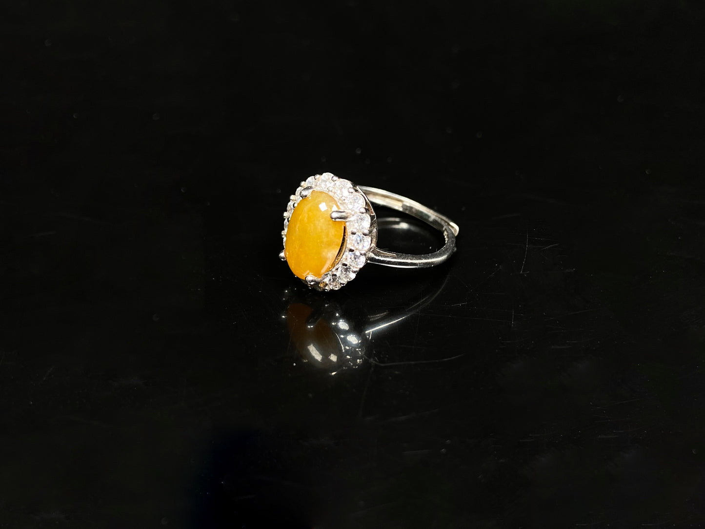 A golden osmanthus tone jadeite bangle.