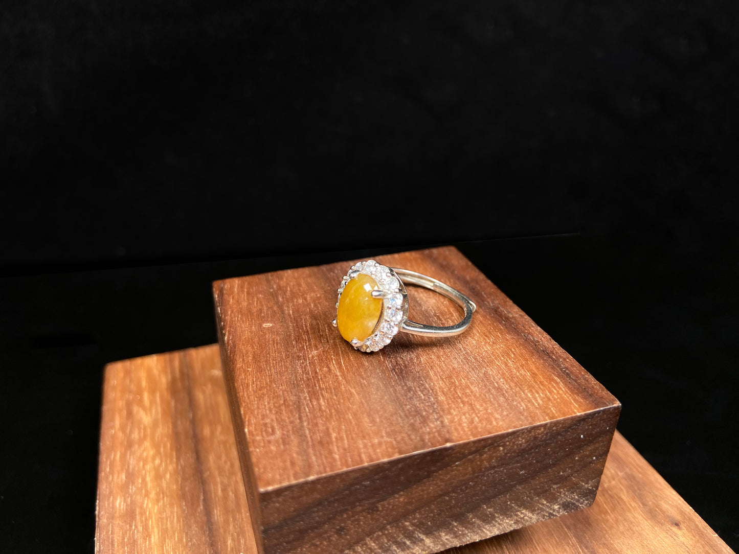 A golden osmanthus tone jadeite bangle.