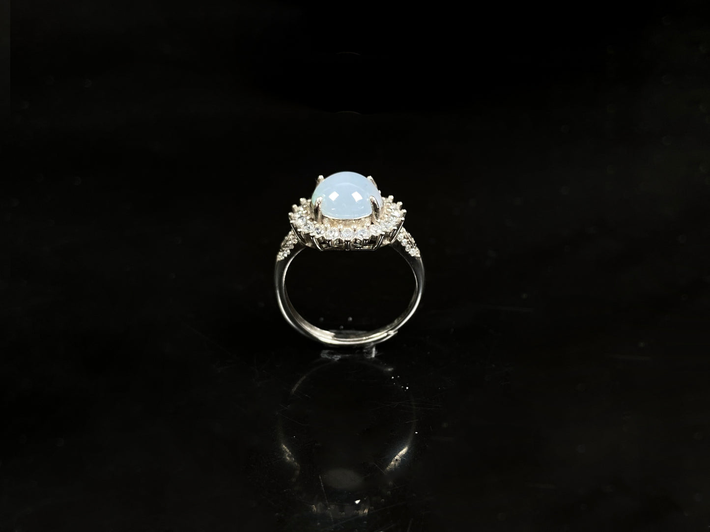A cloud linen frost jadeite ring.