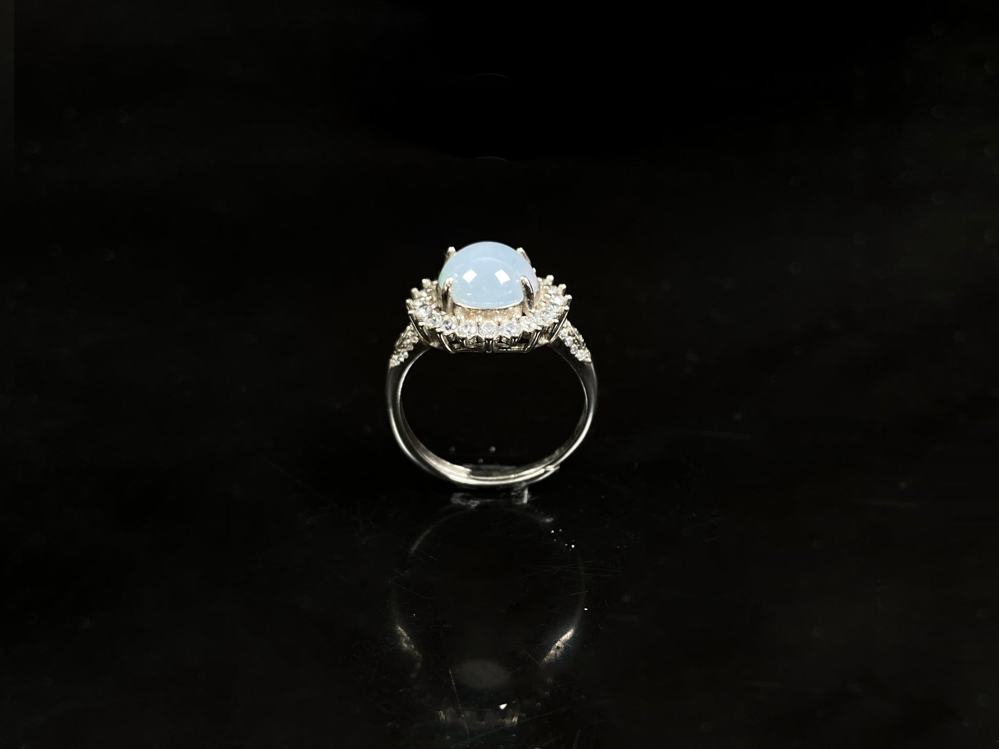 A cloud linen frost jadeite ring.