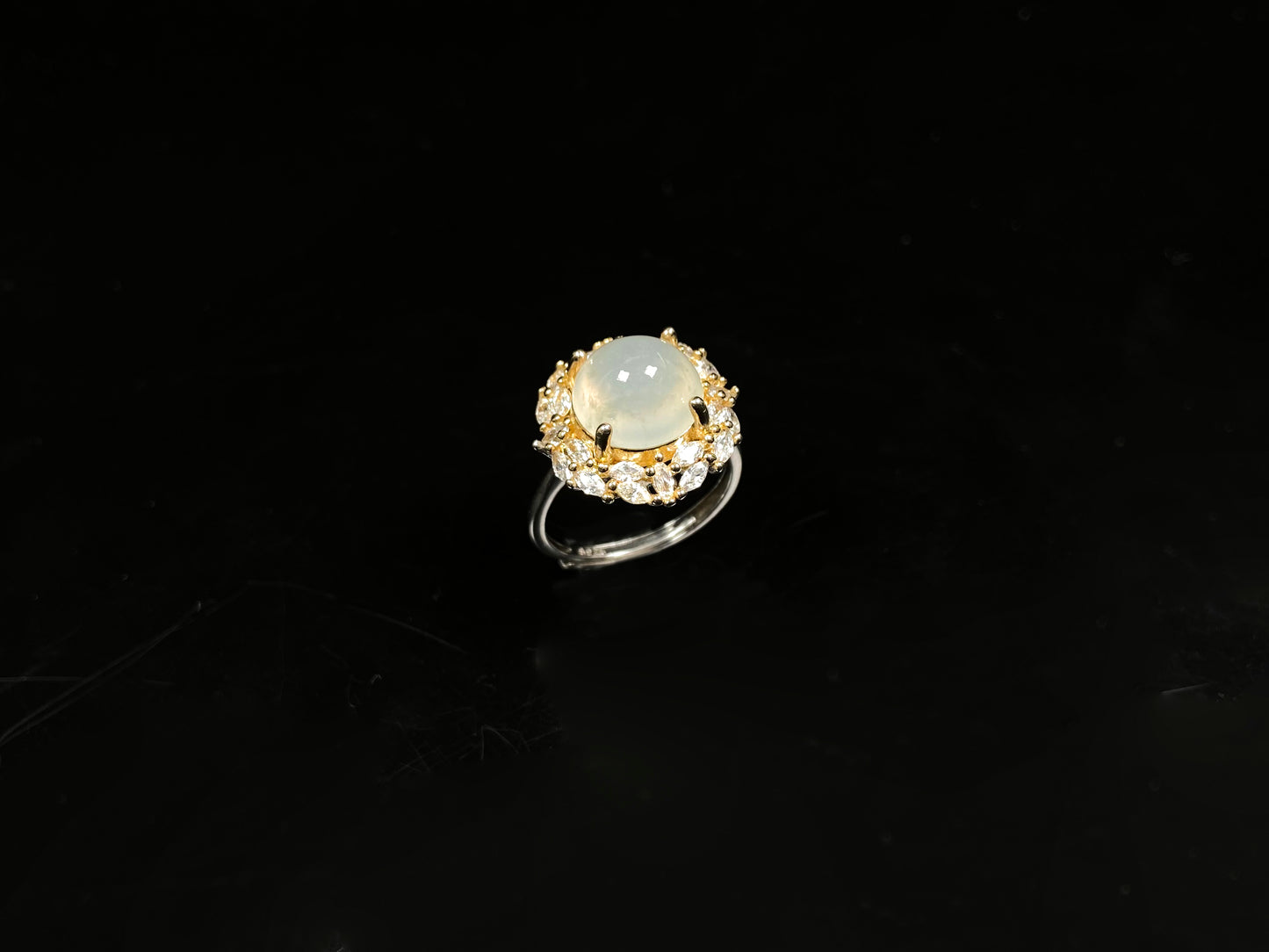 A icy mist luminescence jadeite ring.