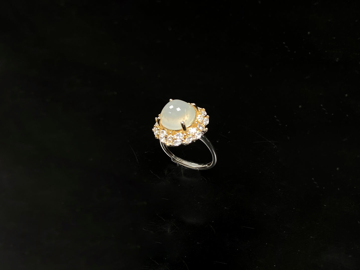 A icy mist luminescence jadeite ring.