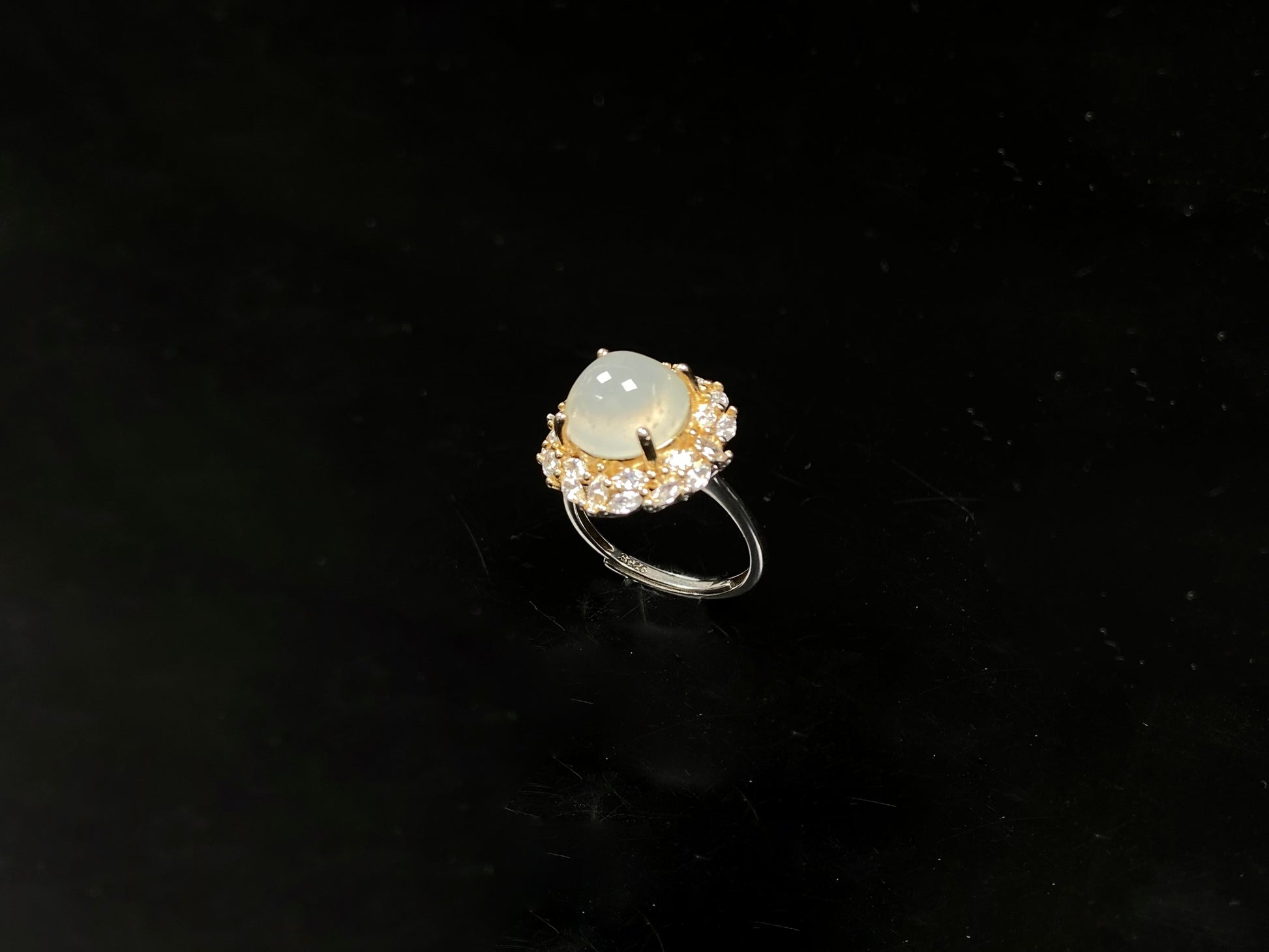 A icy mist luminescence jadeite ring.