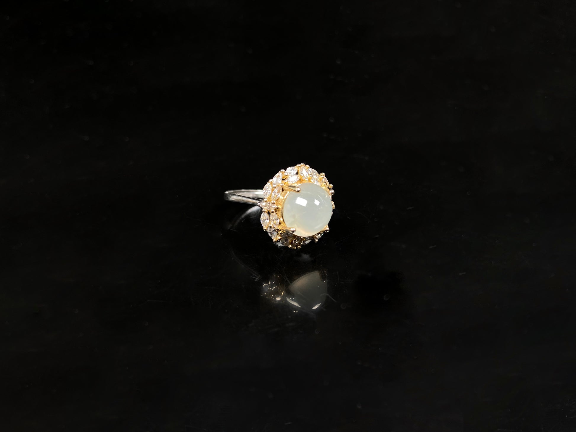 A icy mist luminescence jadeite ring.