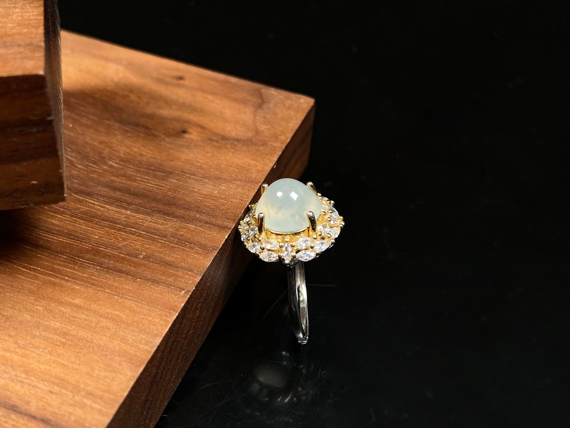 A icy mist luminescence jadeite ring.