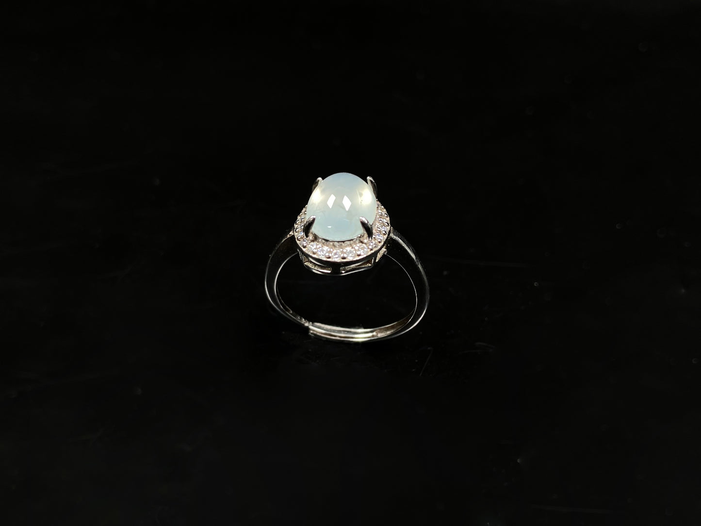 A frosted white luster jadeite ring.
