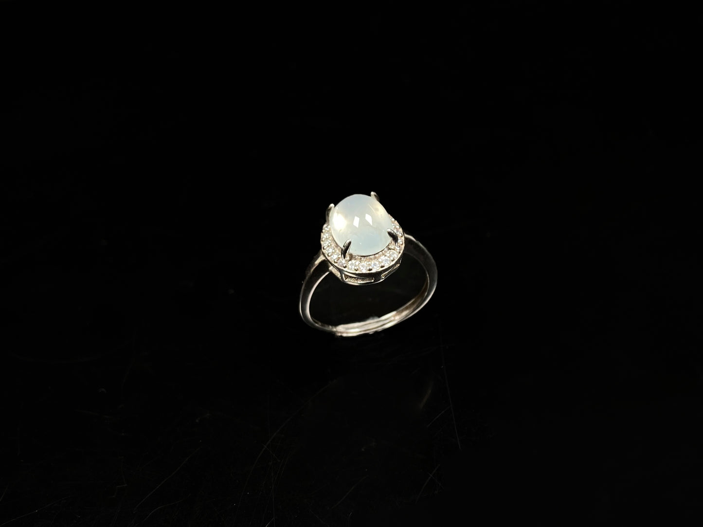 A frosted white luster jadeite ring.