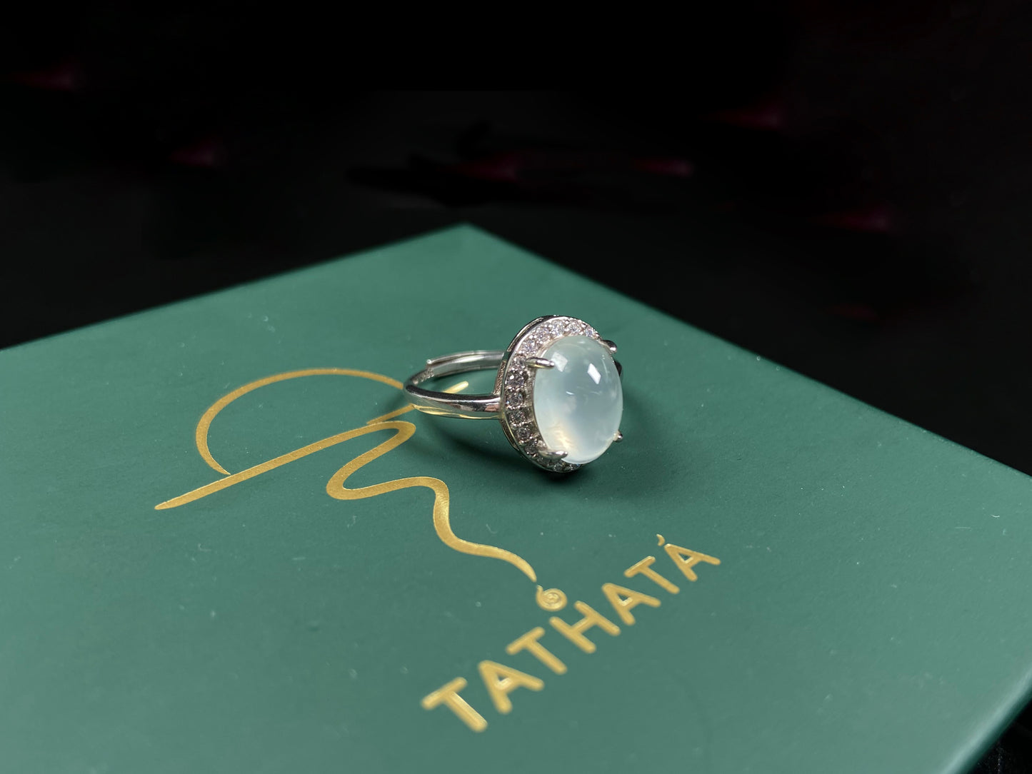 A frosted white luster jadeite ring.