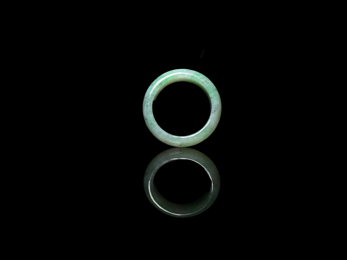 A green glow misty jadeite ring.