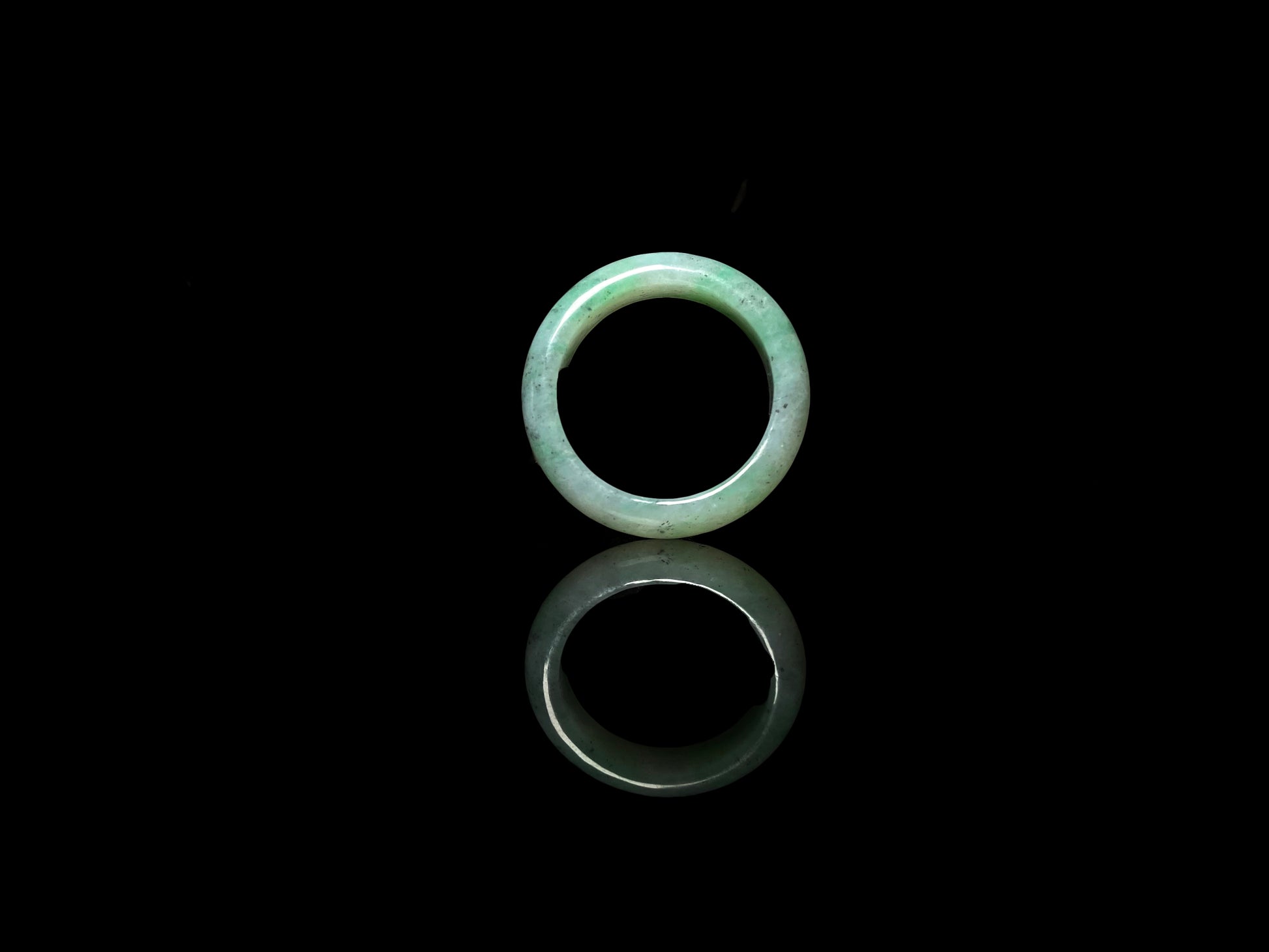 A green glow misty jadeite ring.