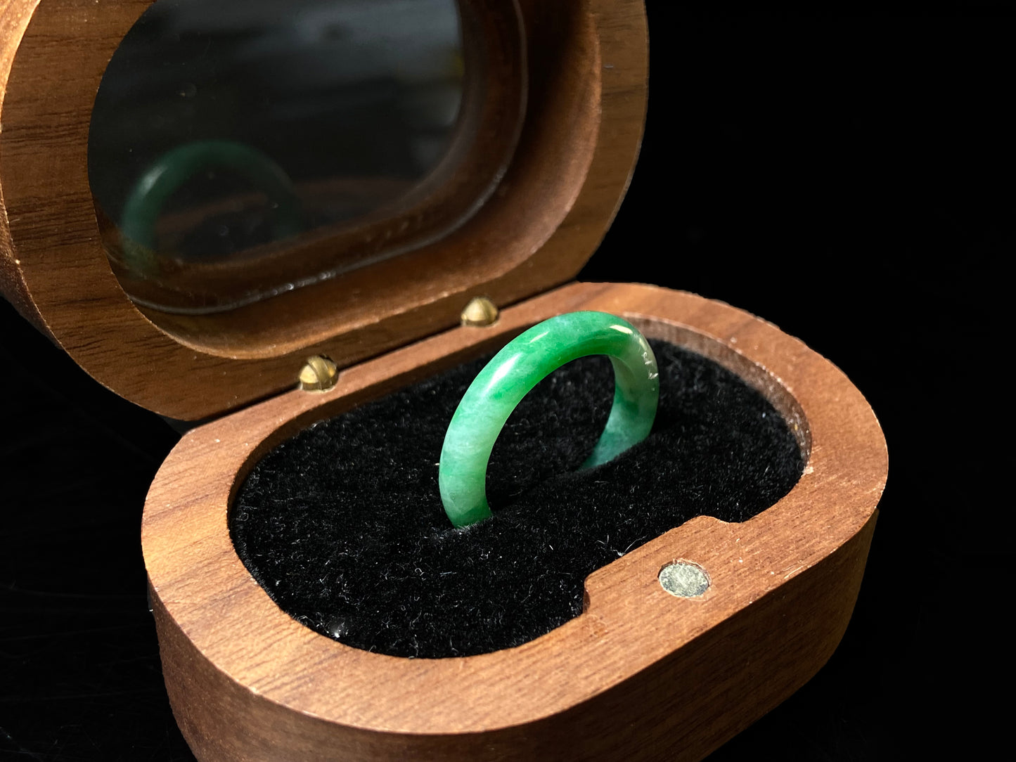 A vivid green mist jadeite ring.