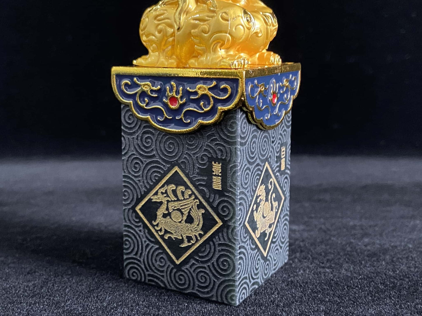 Golden Guardian Pixiu Seal · Nature Hetian Jade