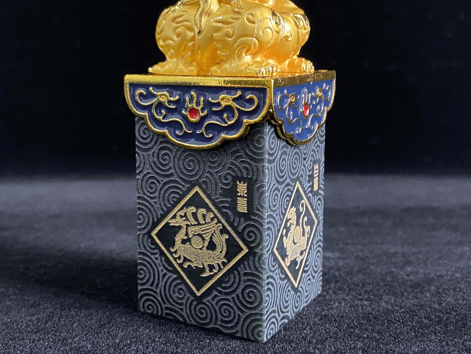 Golden Guardian Pixiu Seal · Nature Hetian Jade