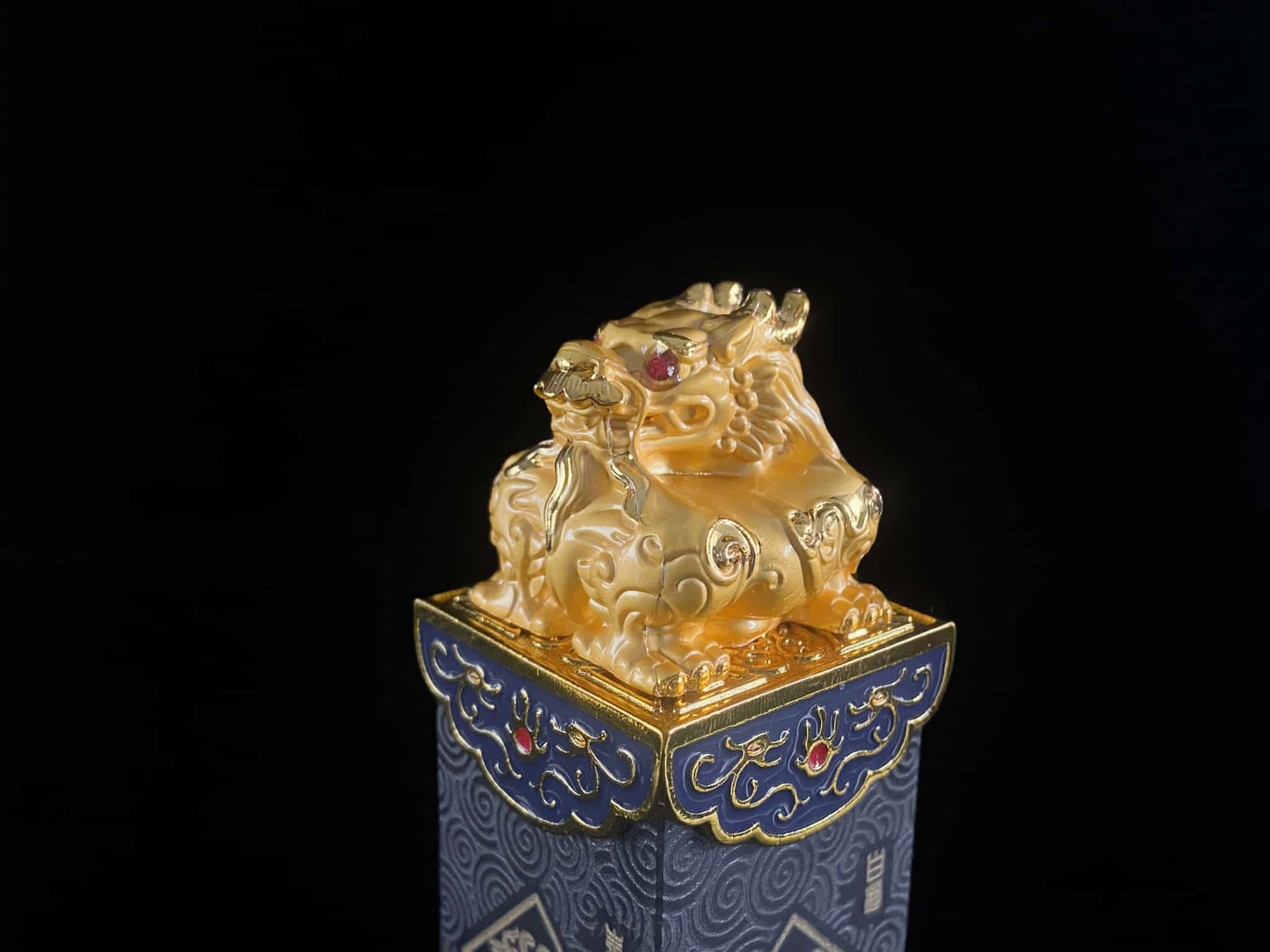 Golden Guardian Pixiu Seal · Nature Hetian Jade