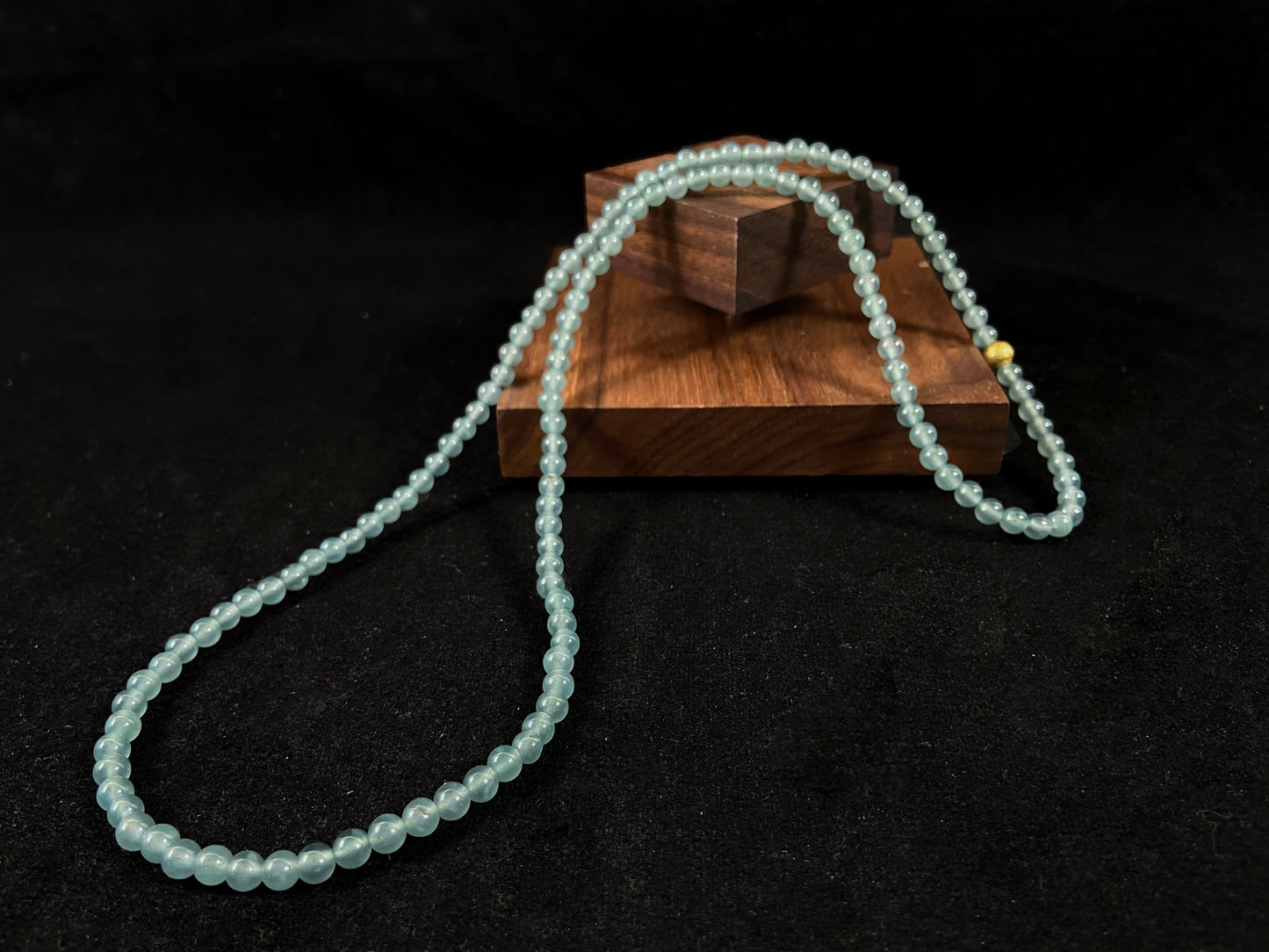 Apple Green Azure Lake Jade Strand Spiritual · Natural Guatemalan Jadeite Beads Bracelet