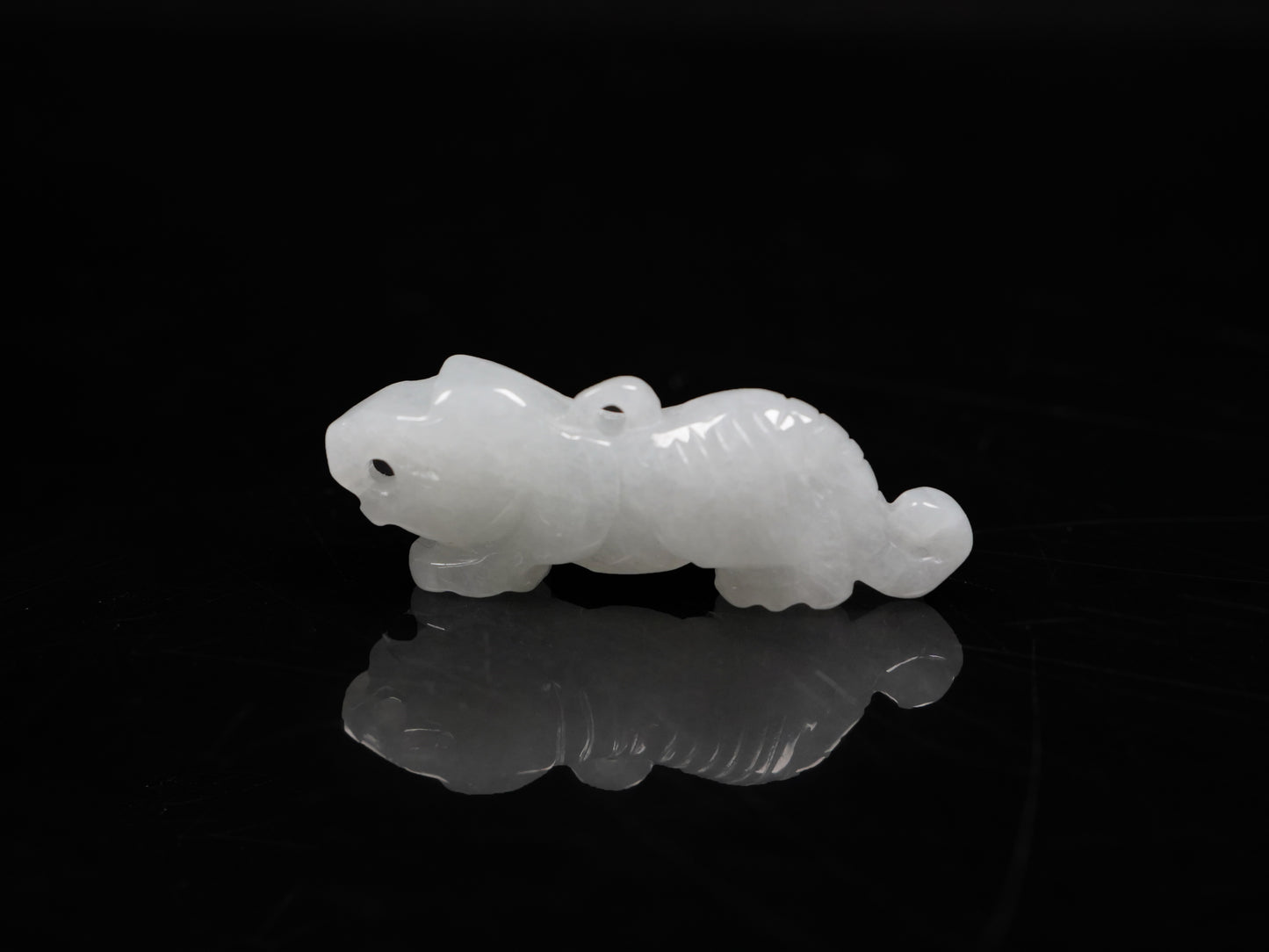 A snowy white vigorous tiger loose jadeite.