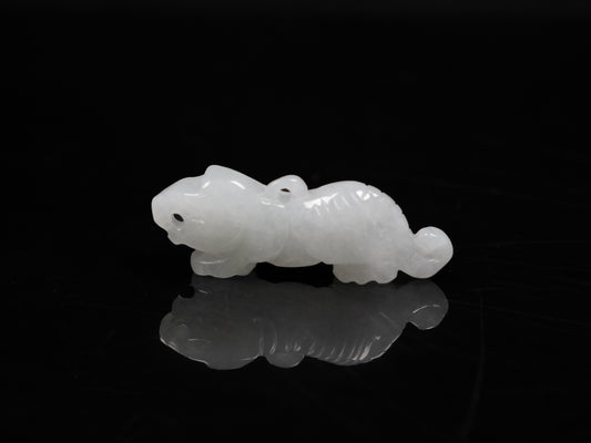 A snowy white vigorous tiger loose jadeite.