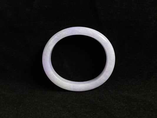 This elegant jade bangle showcases a unique white purple hue with delicate color blending.