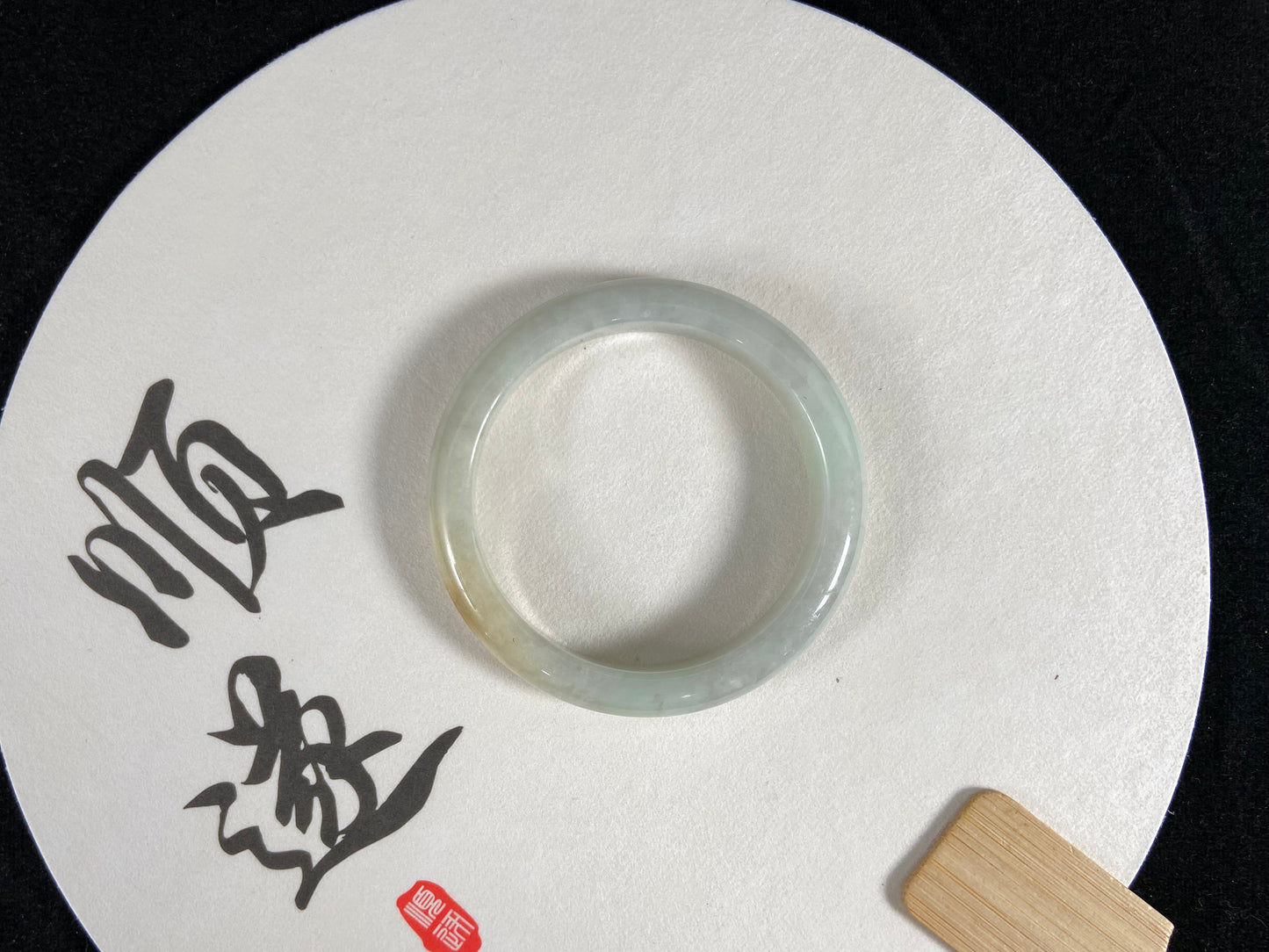 A creamy ivory bangle delicately sprinkled with sun-kissed golden specks.