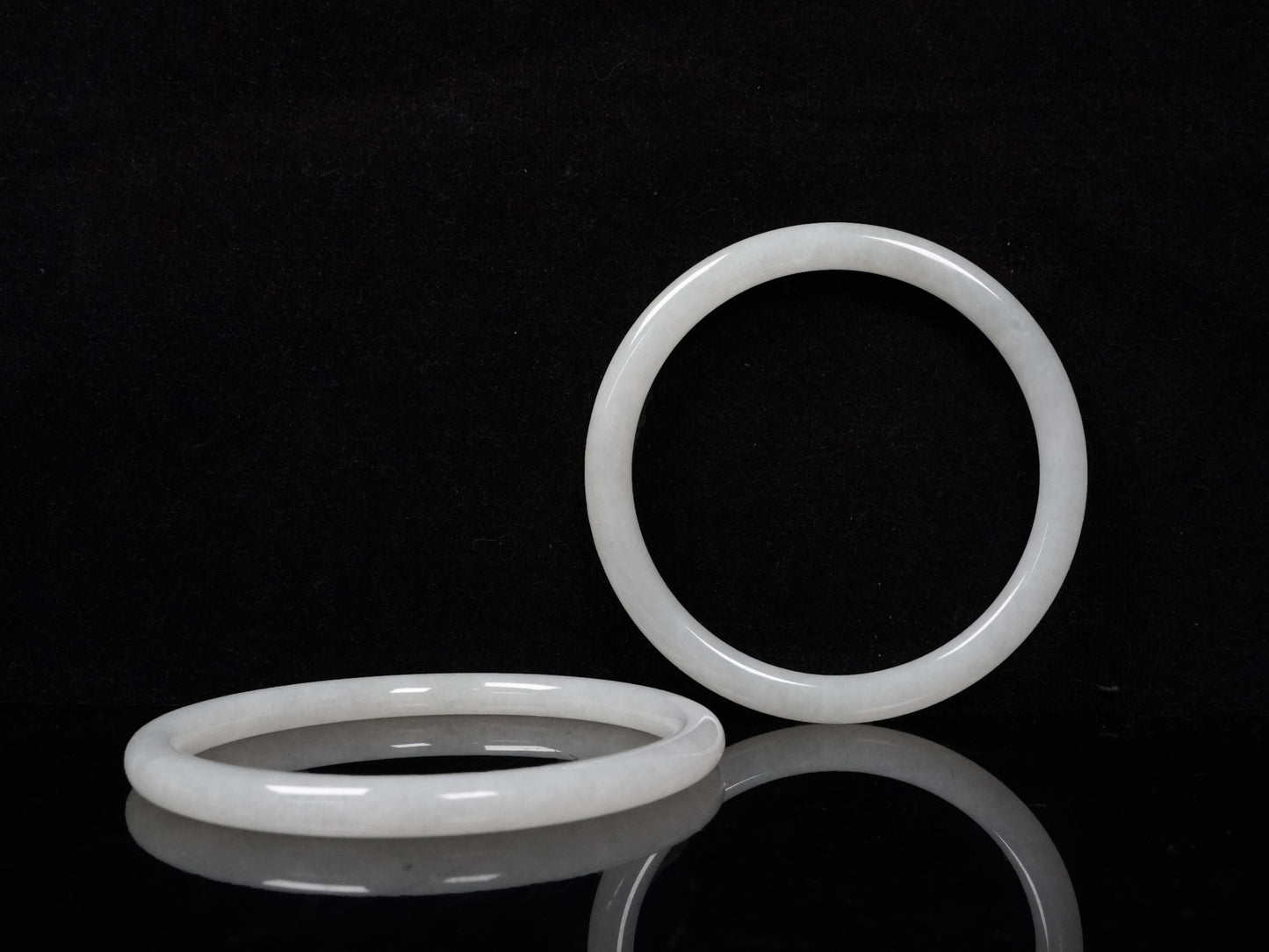 A pure white cloud pair jadeite bangle.