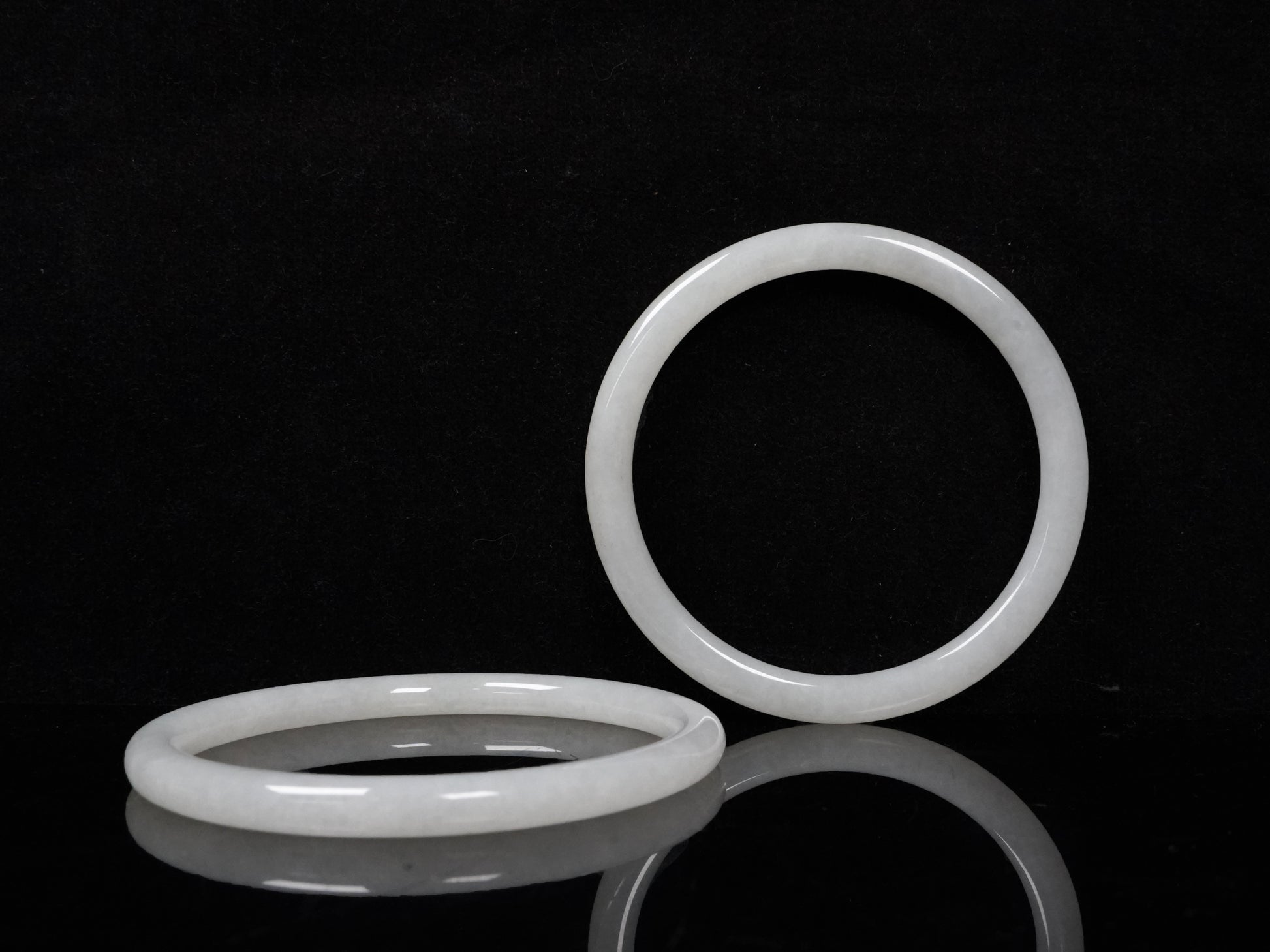 A pure white cloud pair jadeite bangle.