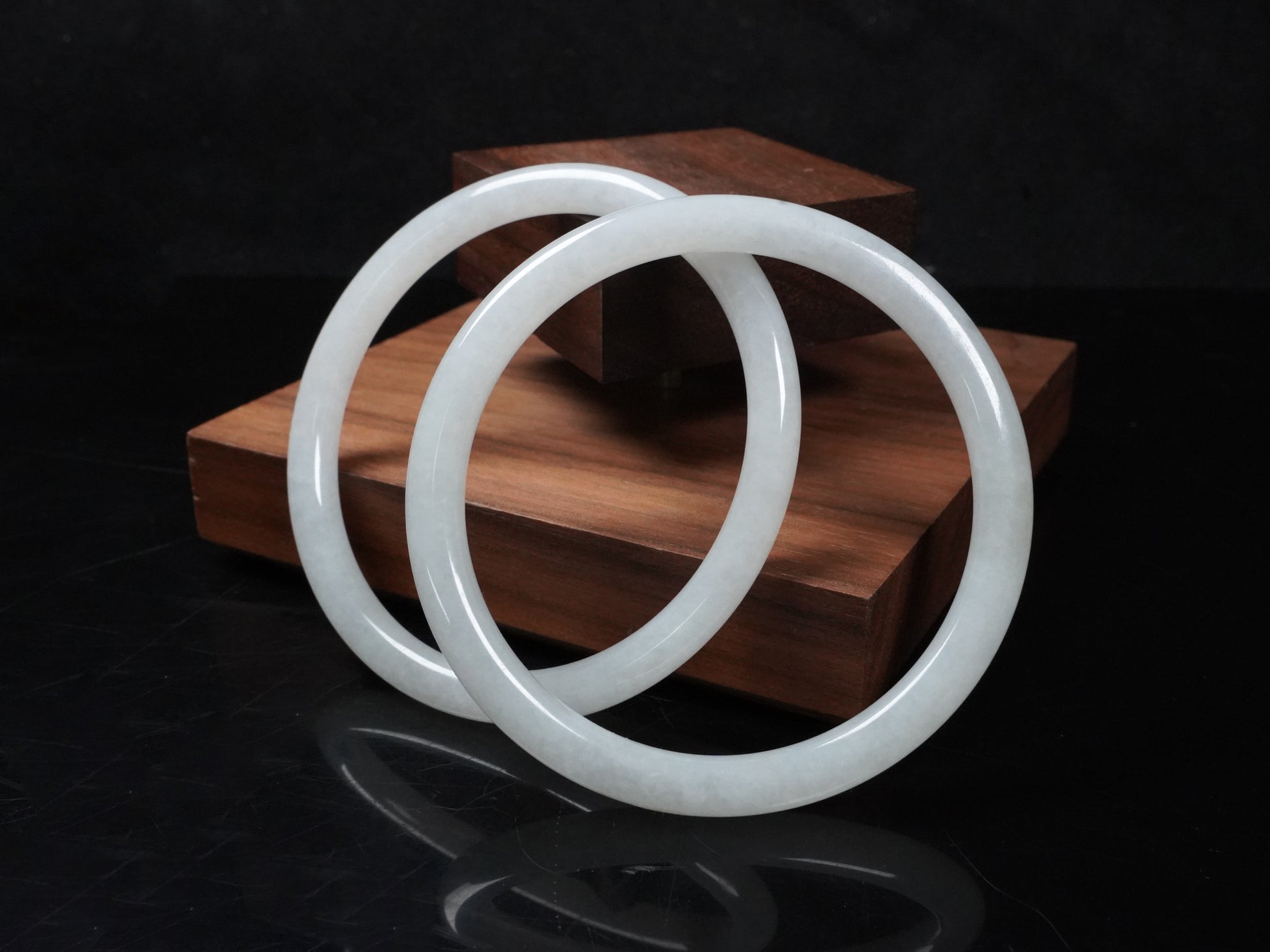 A pure white cloud pair jadeite bangle.