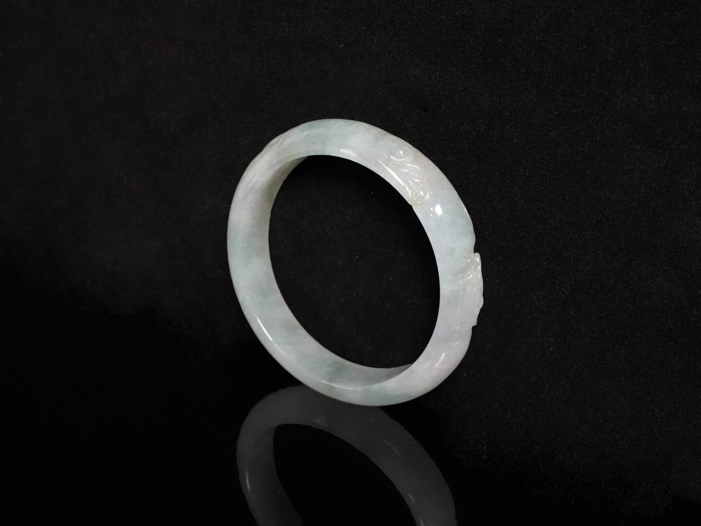 A ivory mist carving jadeite bangle.
