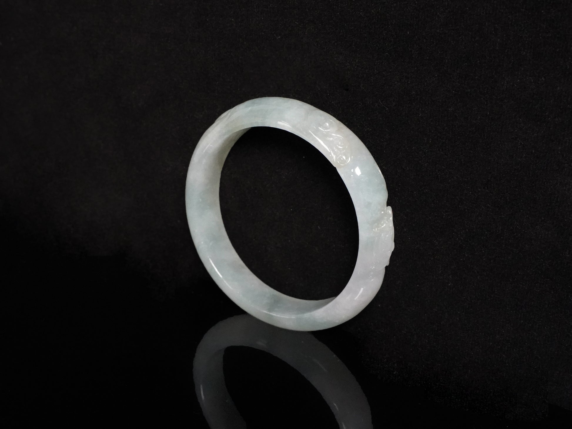 A ivory mist carving jadeite bangle.