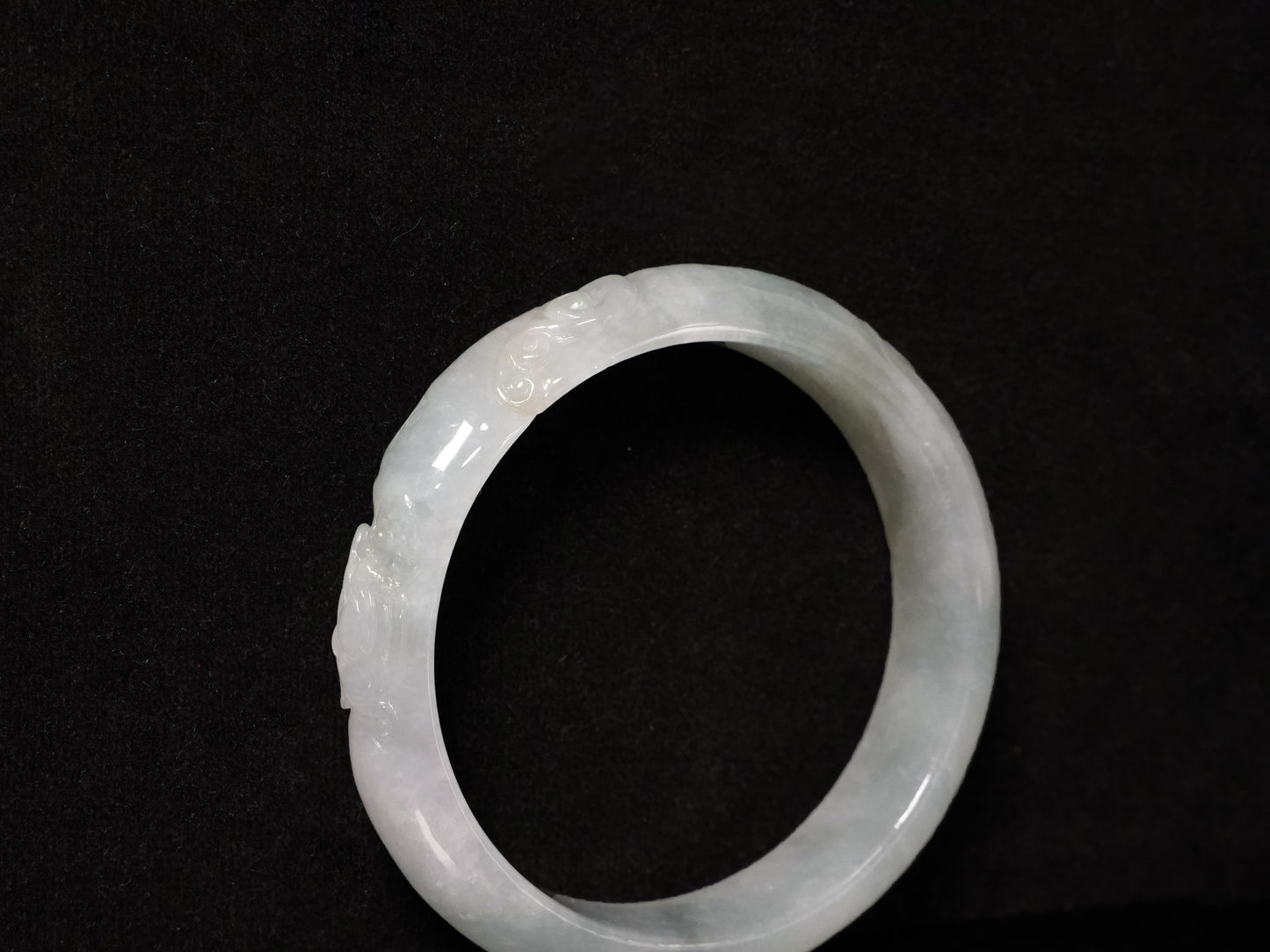 A ivory mist carving jadeite bangle.