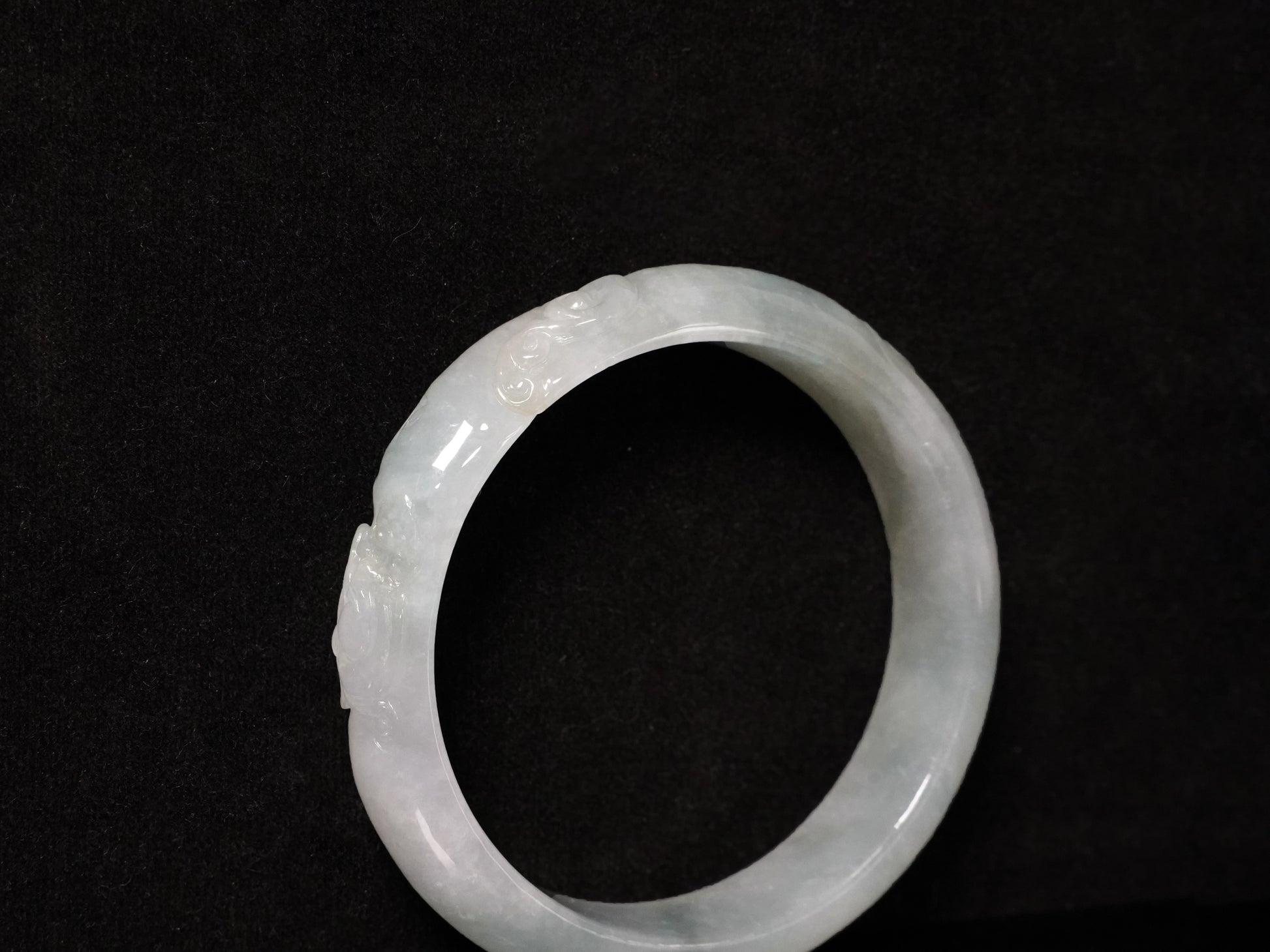 A ivory mist carving jadeite bangle.