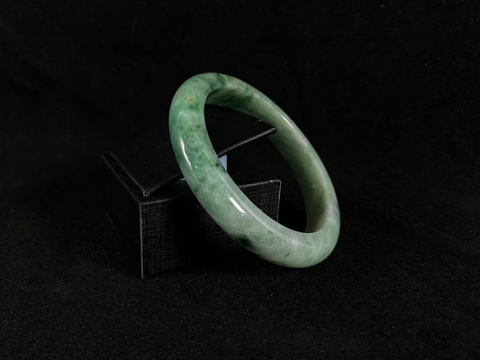 Apple green Natural Jadeite Bracelet with Floral Patterns, Peace and Smoothness