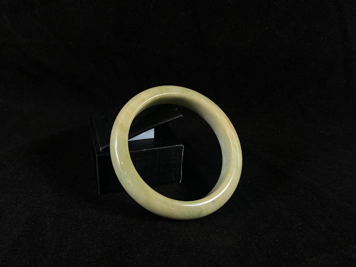 Golden Bloom · Burmese Jadeite Jade Bangle (60mm)