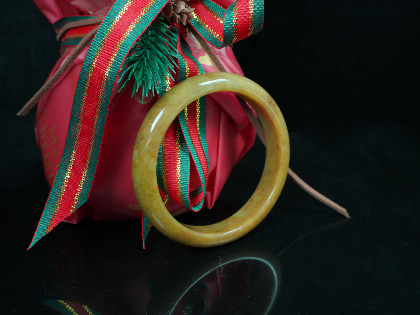  A auburn tinged golden caramel jadeite bangle.