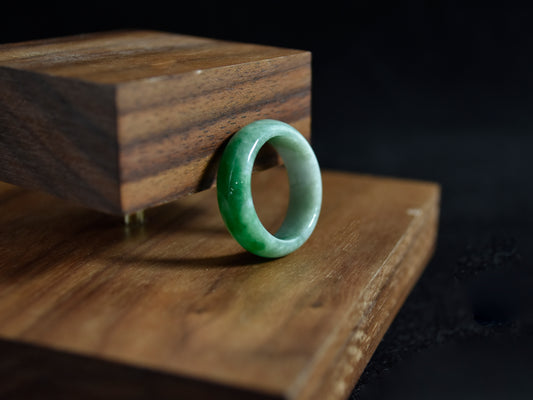 Jade Pulse · Green Accent Jadeite Ring Band (16mm)