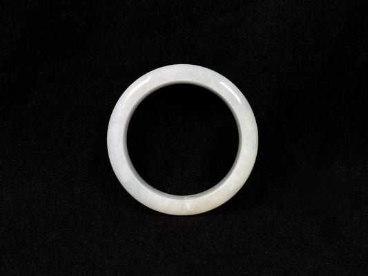 This creamy white jadeite bangle carries soft golden undertones, exuding warmth and elegance.