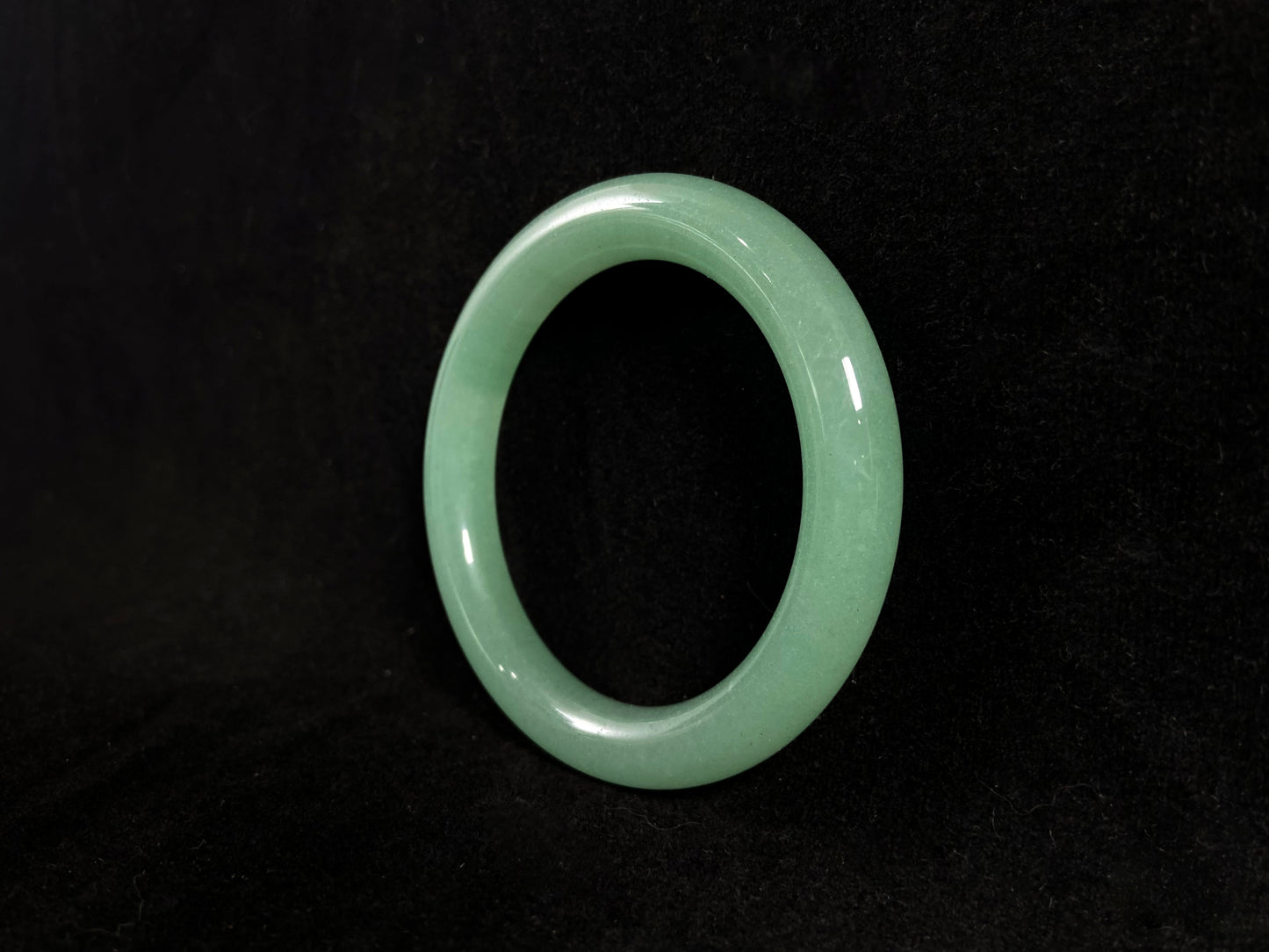 Apple Green Jadeite Bangle (55mm)
