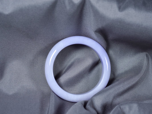 Lavender Whisper · Classic Jadeite Bangle