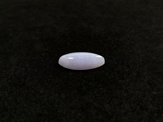 A purple teardrop-shaped jadeite loose 
stone.
