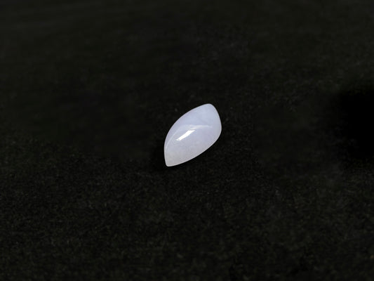 A purple teardrop-shaped jadeite loose stone.