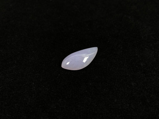 A purple teardrop-shaped jadeite loose stone.