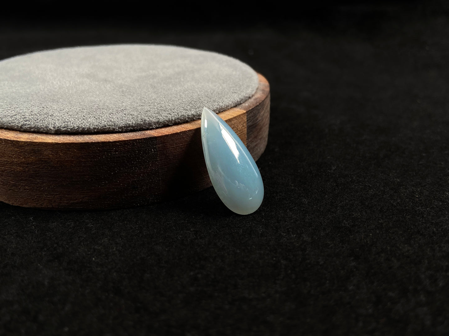 A blue, semi-transparent teardrop jadeite.
