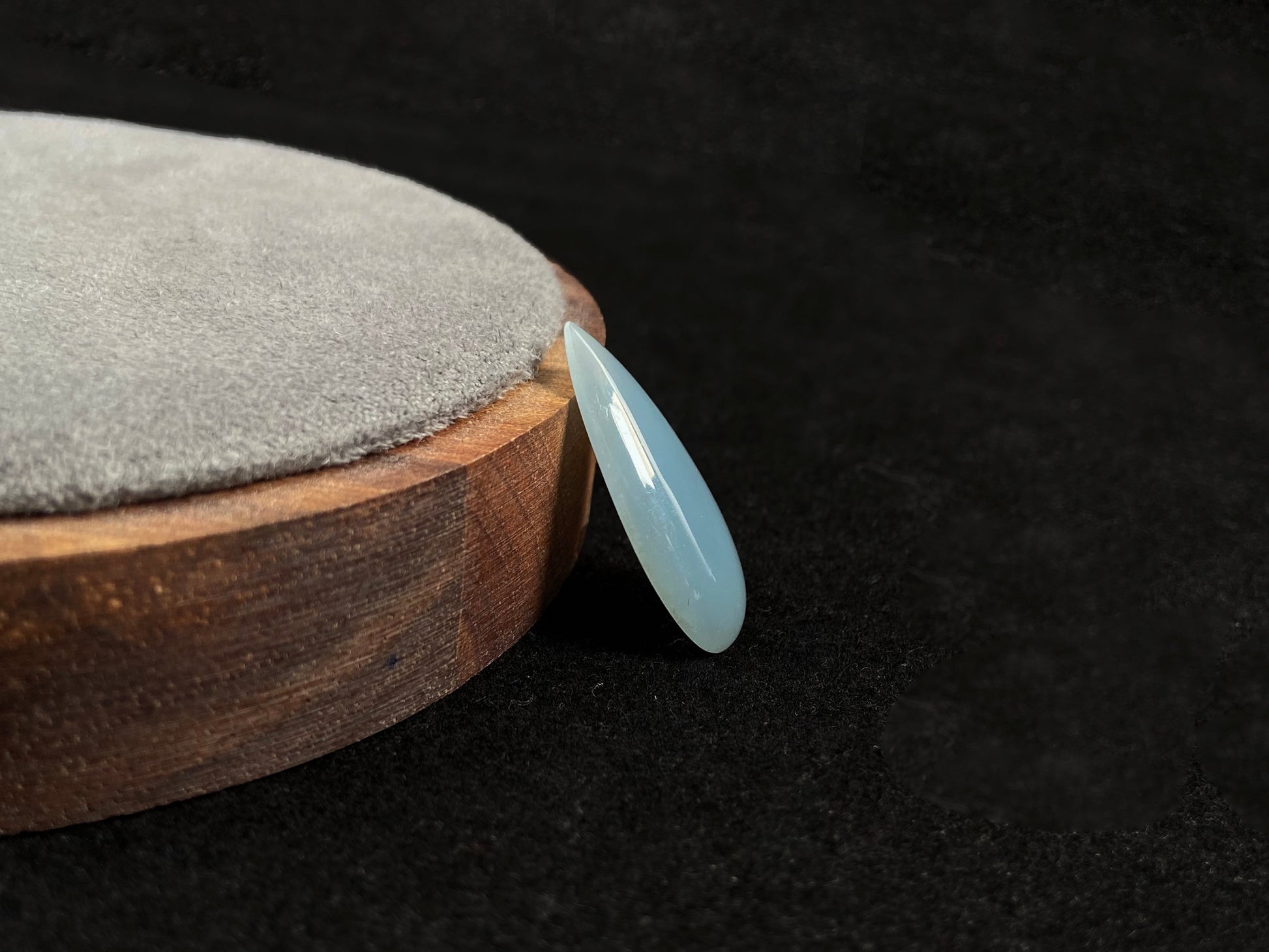 A blue, semi-transparent teardrop jadeite.
