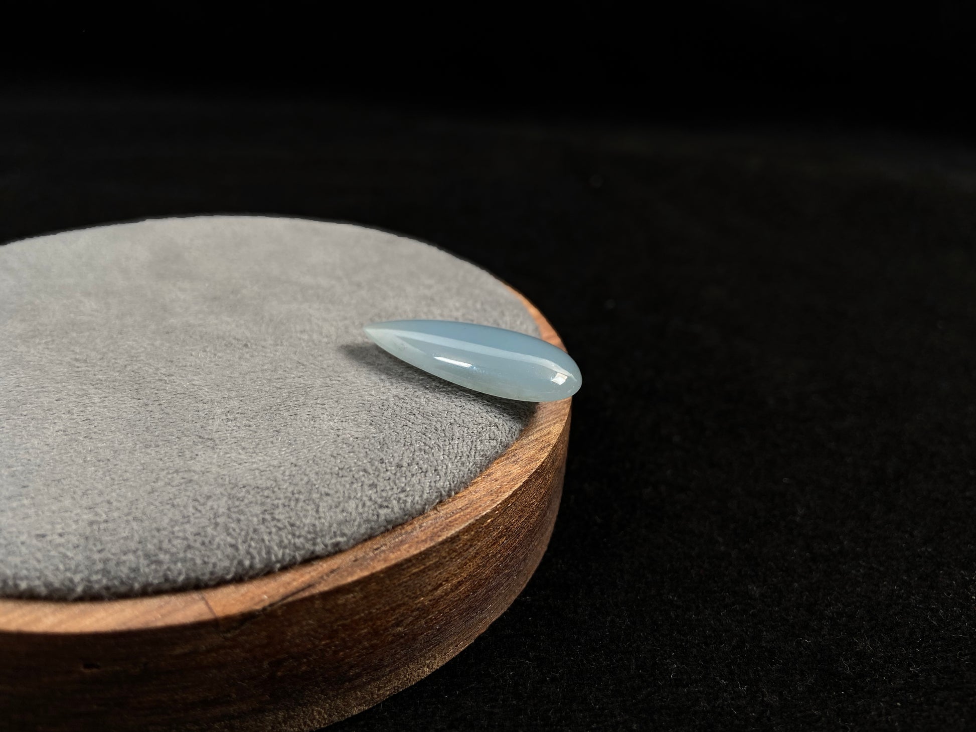 A blue, semi-transparent teardrop jadeite.
