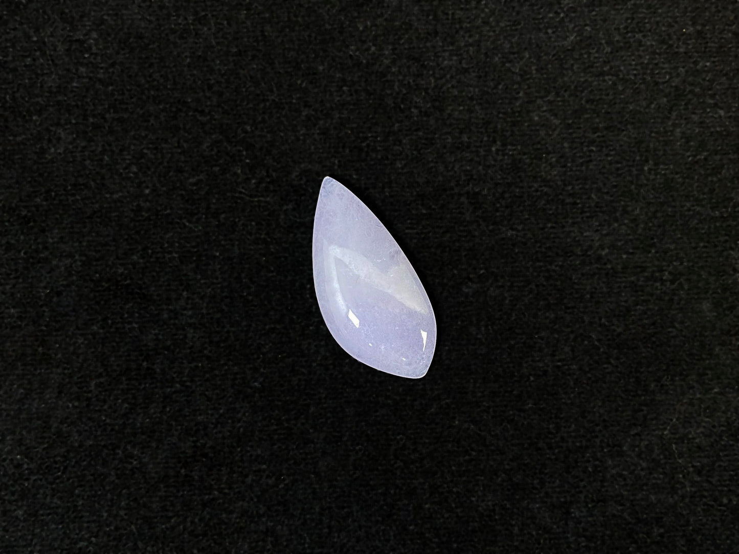 This lavender jade stone features a waterdrop shape.