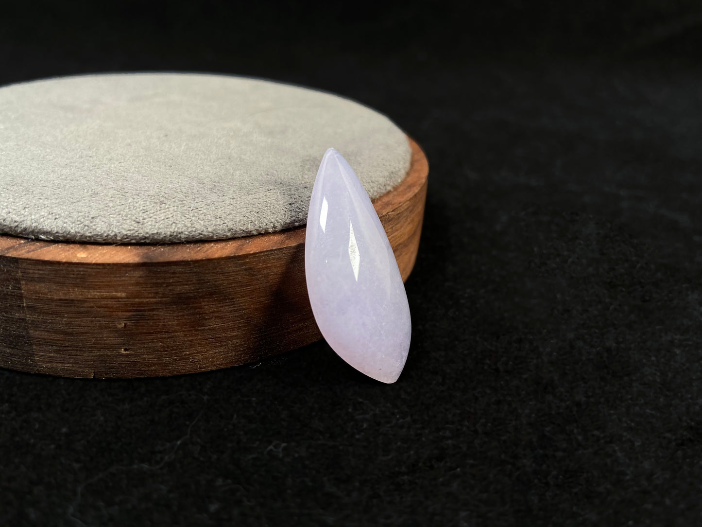 This lavender jade stone features a waterdrop shape.