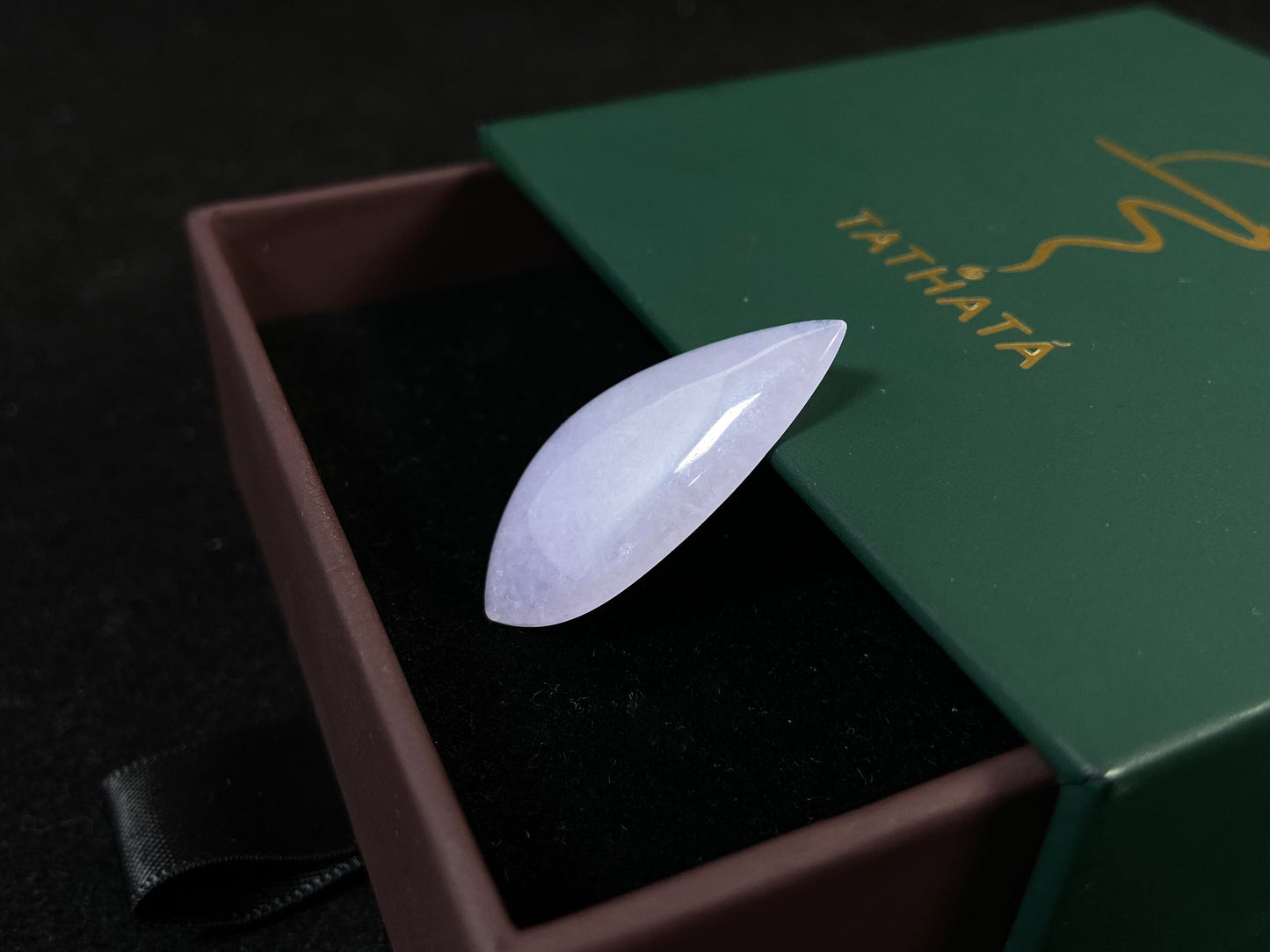 This lavender jade stone features a waterdrop shape.
