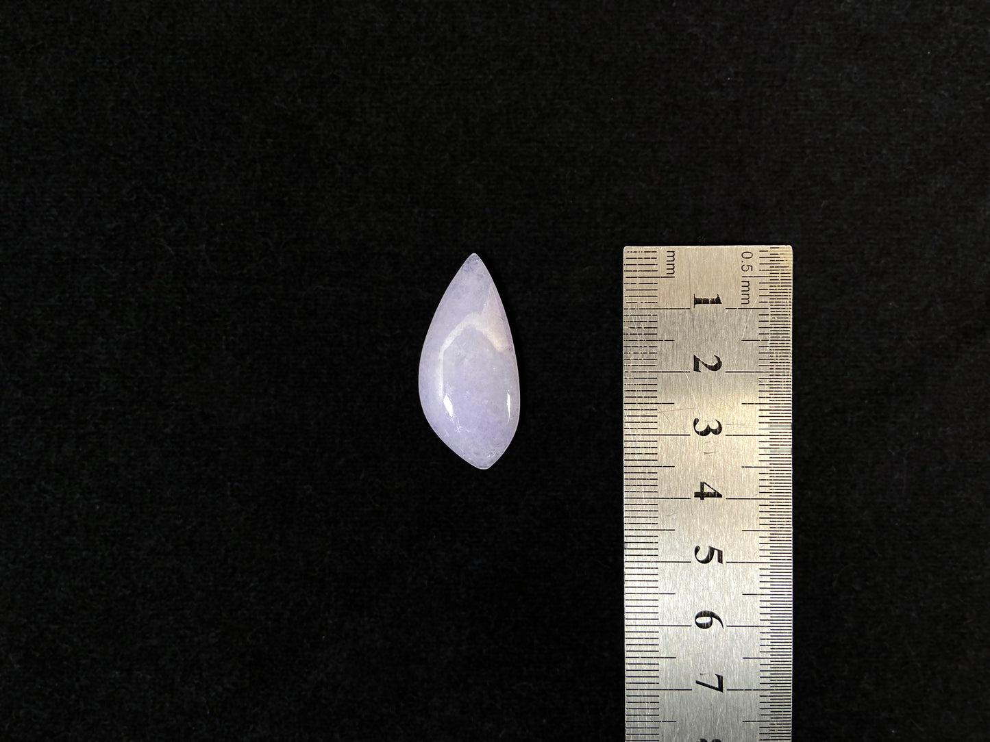 This lavender jade stone features a waterdrop shape.