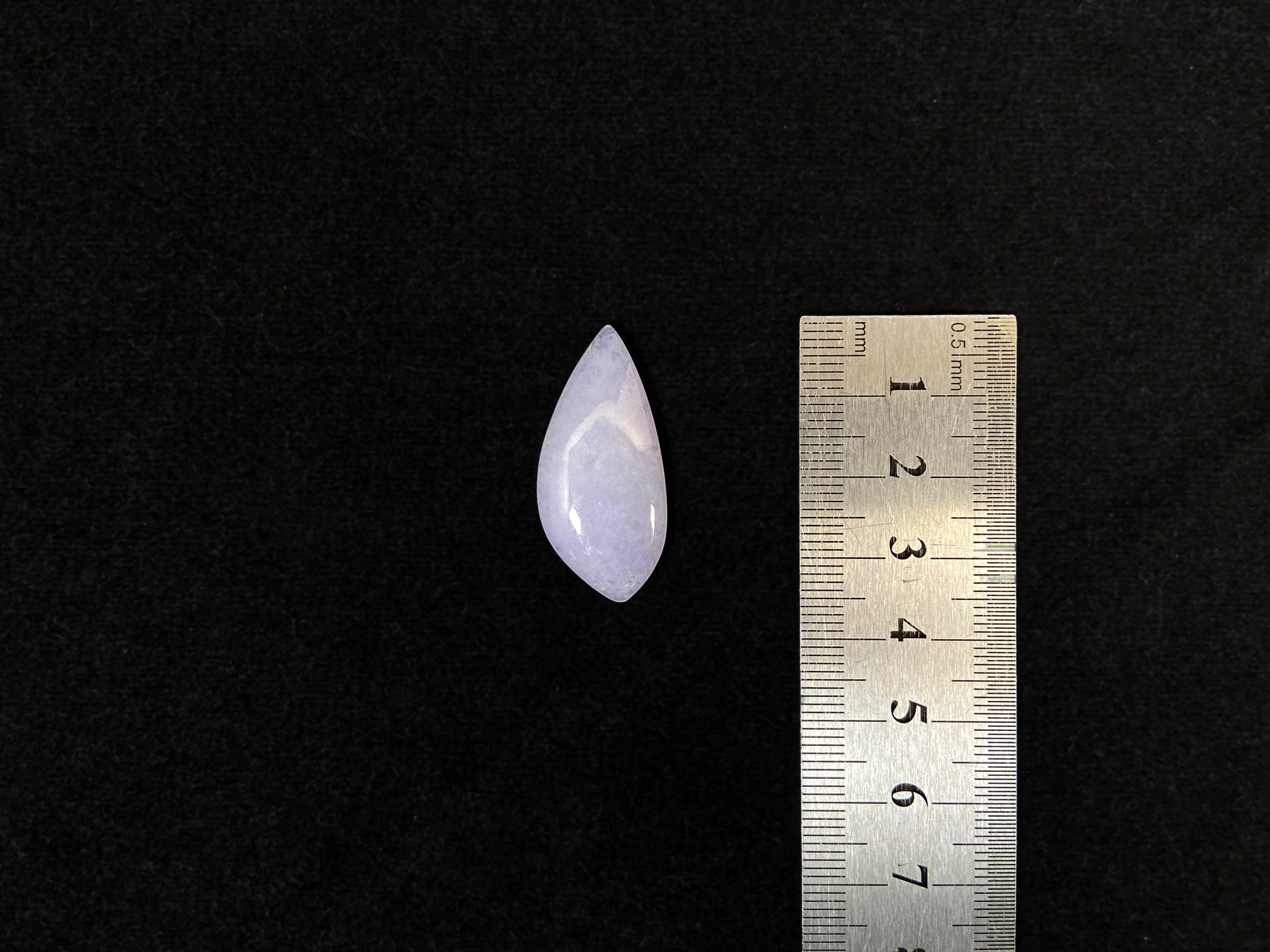 This lavender jade stone features a waterdrop shape.