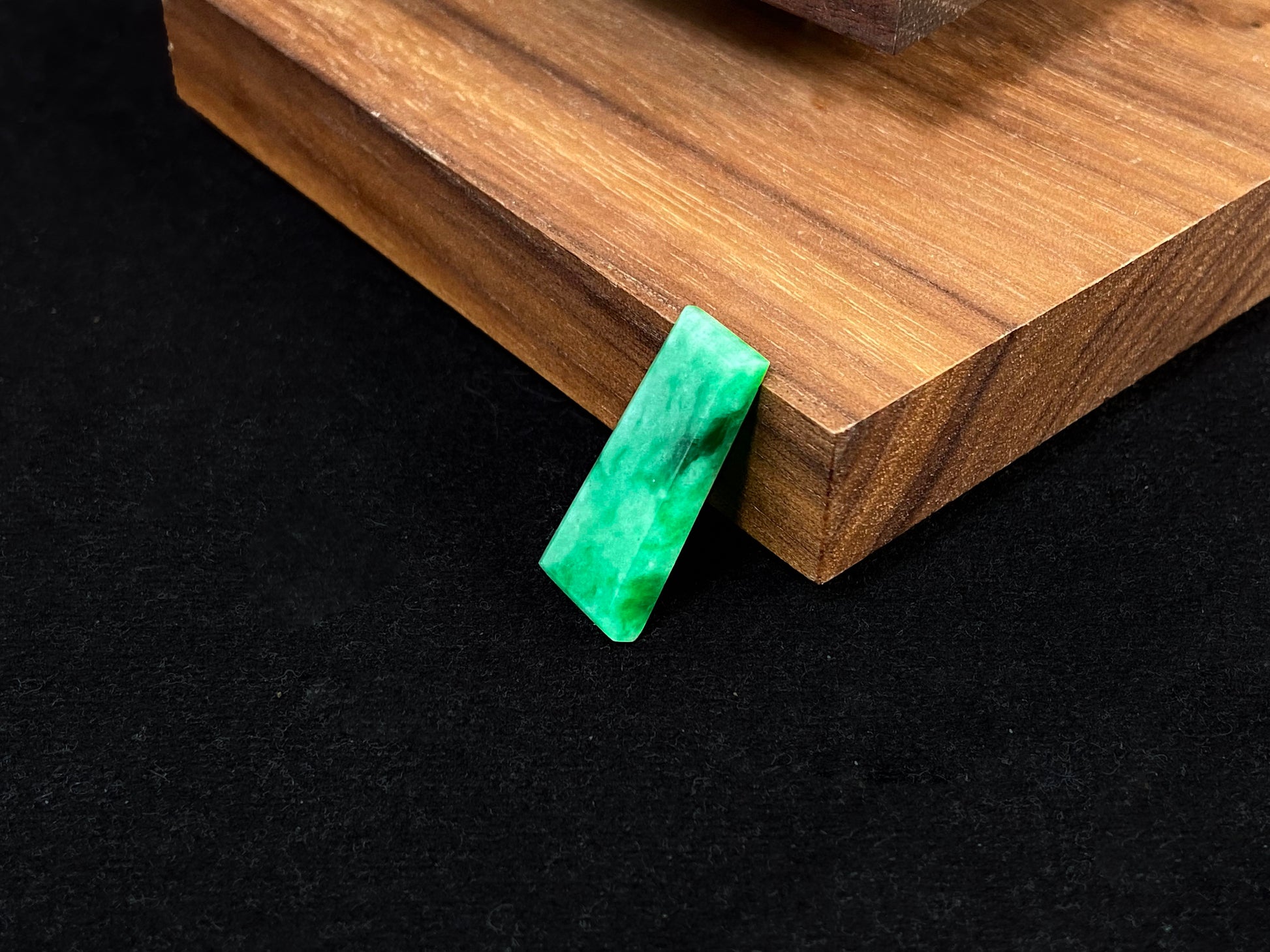 This Wu Shi Pai features a light white green background with deep green markings.