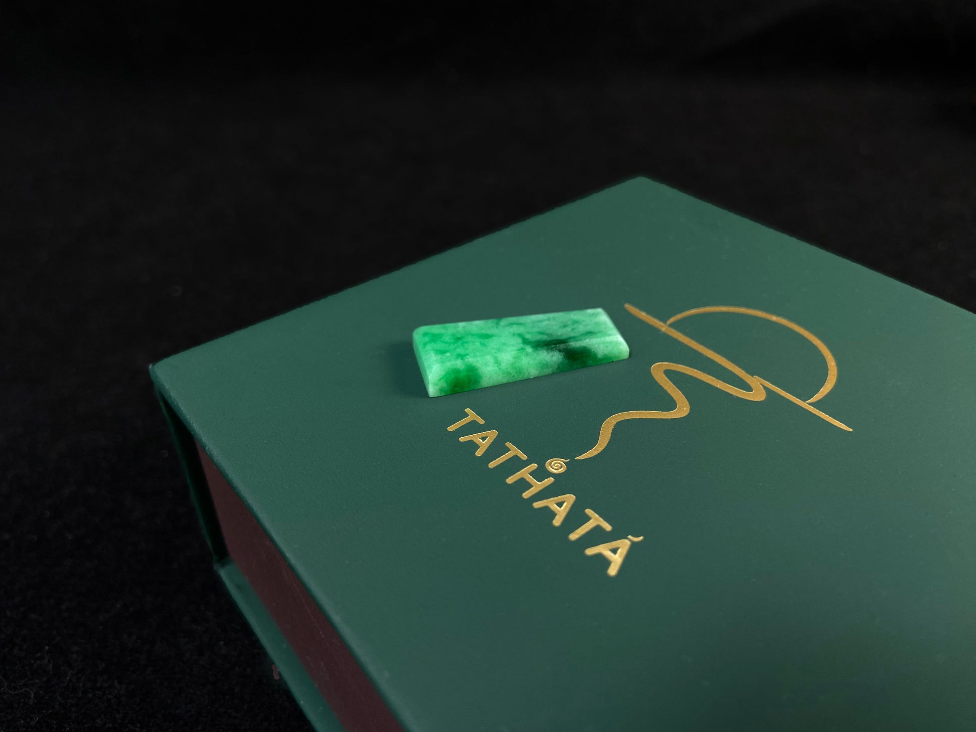 This Wu Shi Pai features a light white green background with deep green markings.